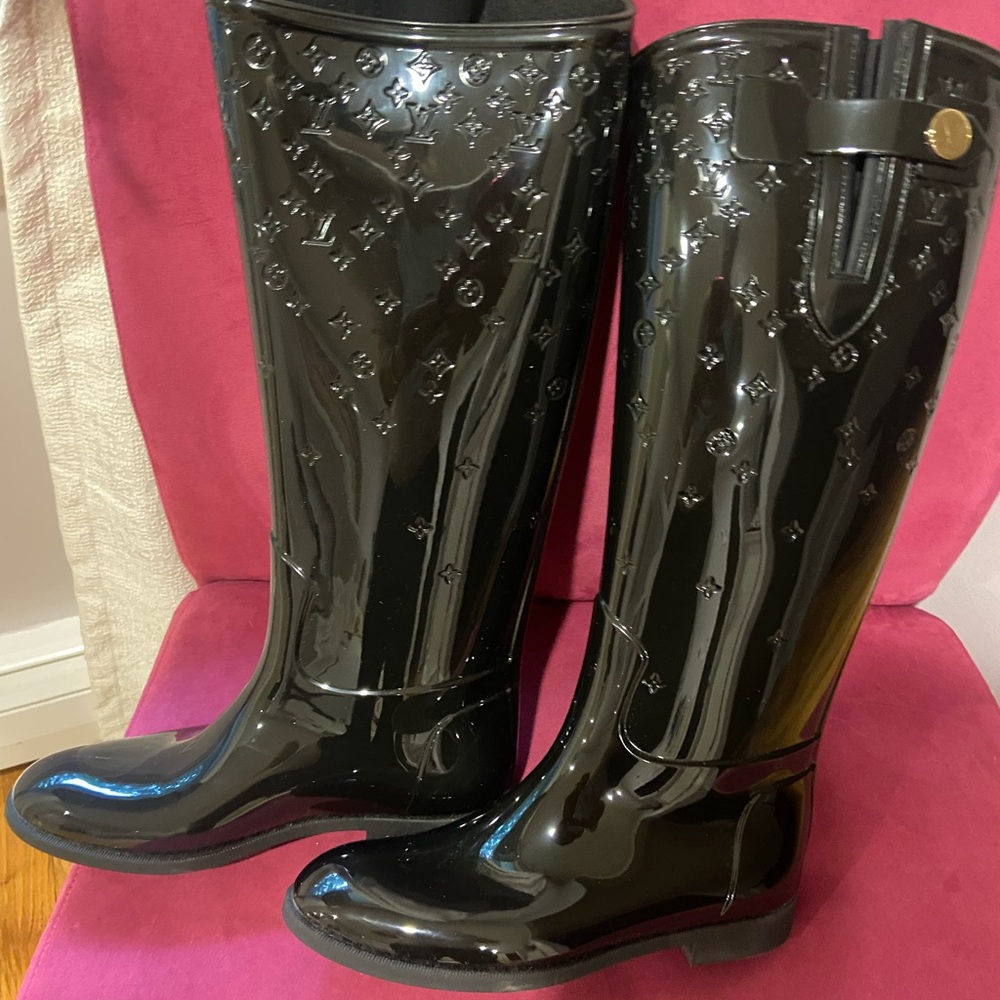 LV Rainboots Logo with Cutouts NEVER WORN new with dust bags!